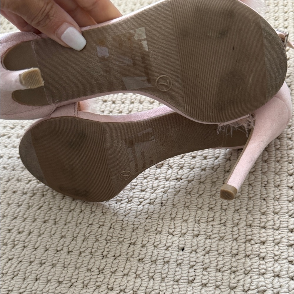 Charlotte Russe Elegant Pink Feathered Heels sz 7 - Picture 4 of 8